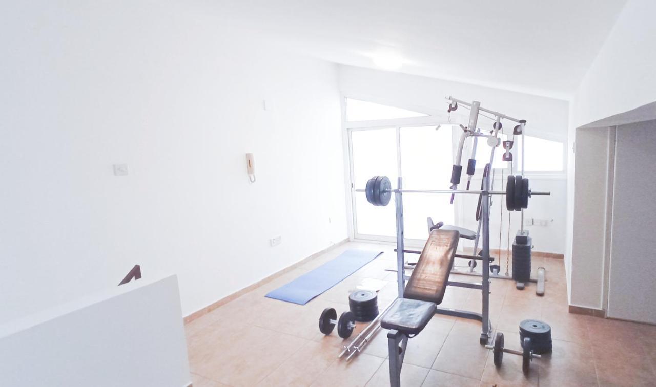 Luxury Private Rooms -Sea View, Netflix, Gym- 5 Min From Beach! - Private Room In Shared Apartment Larnaca Ngoại thất bức ảnh