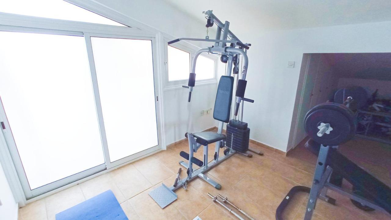 Luxury Private Rooms -Sea View, Netflix, Gym- 5 Min From Beach! - Private Room In Shared Apartment Larnaca Ngoại thất bức ảnh